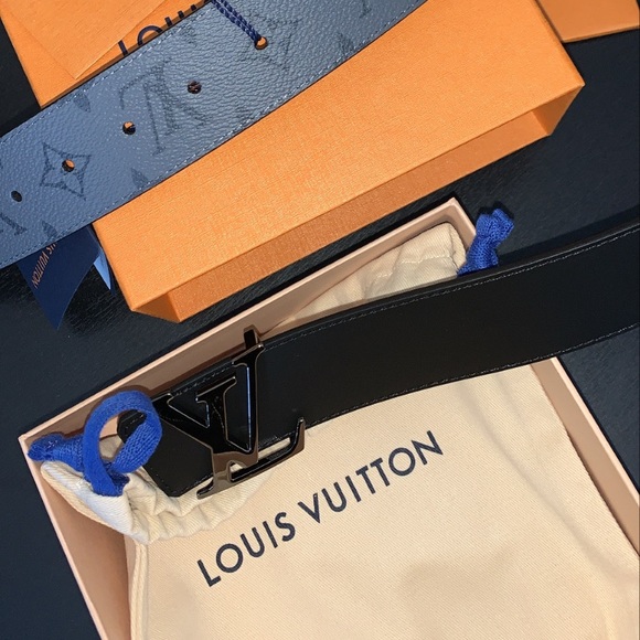 LV Initials Reversible Belt 40MM - Picture 2 of 2
